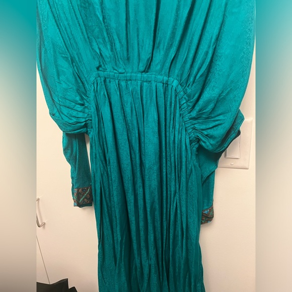 Beautiful green ethnic wear - Picture 2 of 4